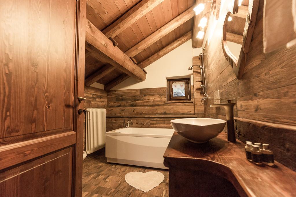 Le Petit Coeur Hotel Fontainemore Ngoại thất bức ảnh