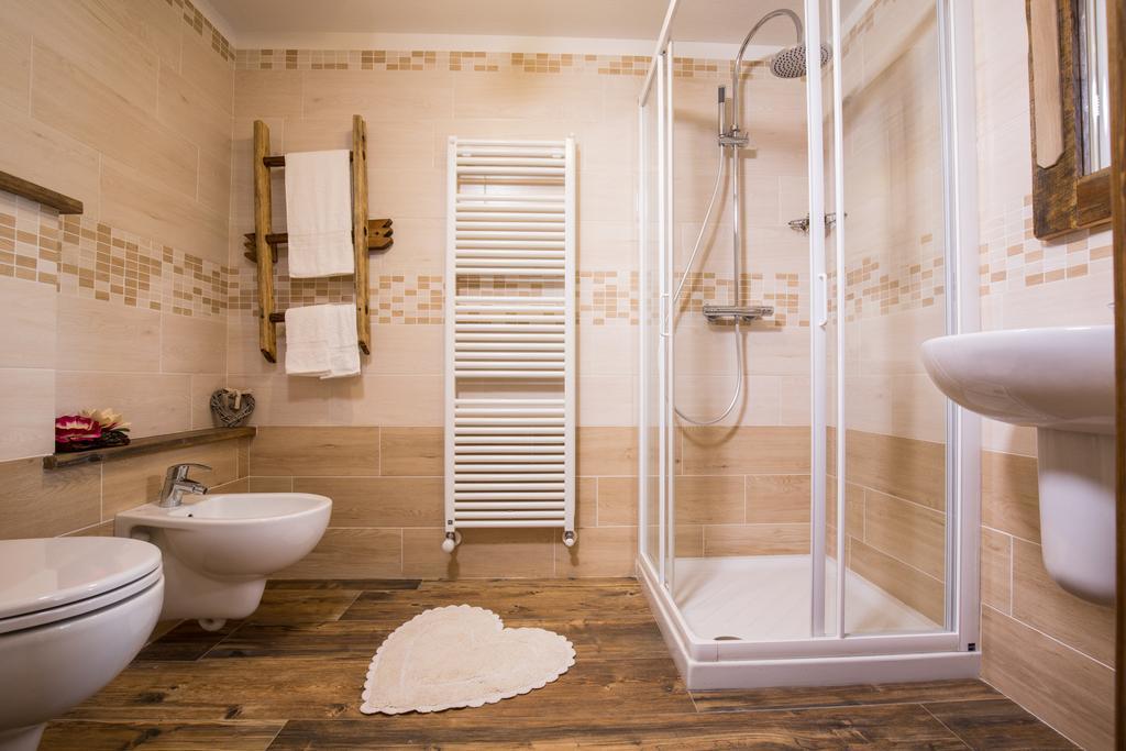 Le Petit Coeur Hotel Fontainemore Ngoại thất bức ảnh